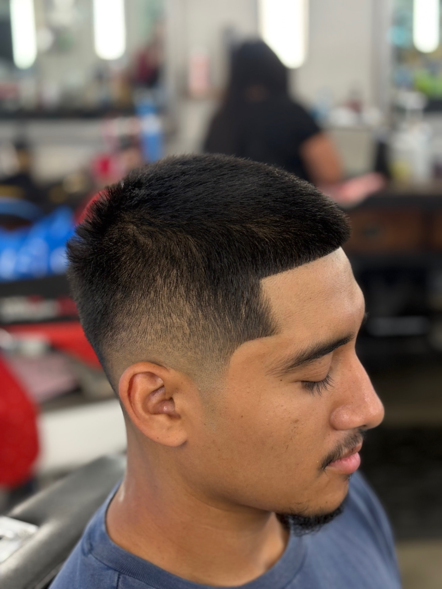 Short men's haircut with a sharp lineup by Daniel