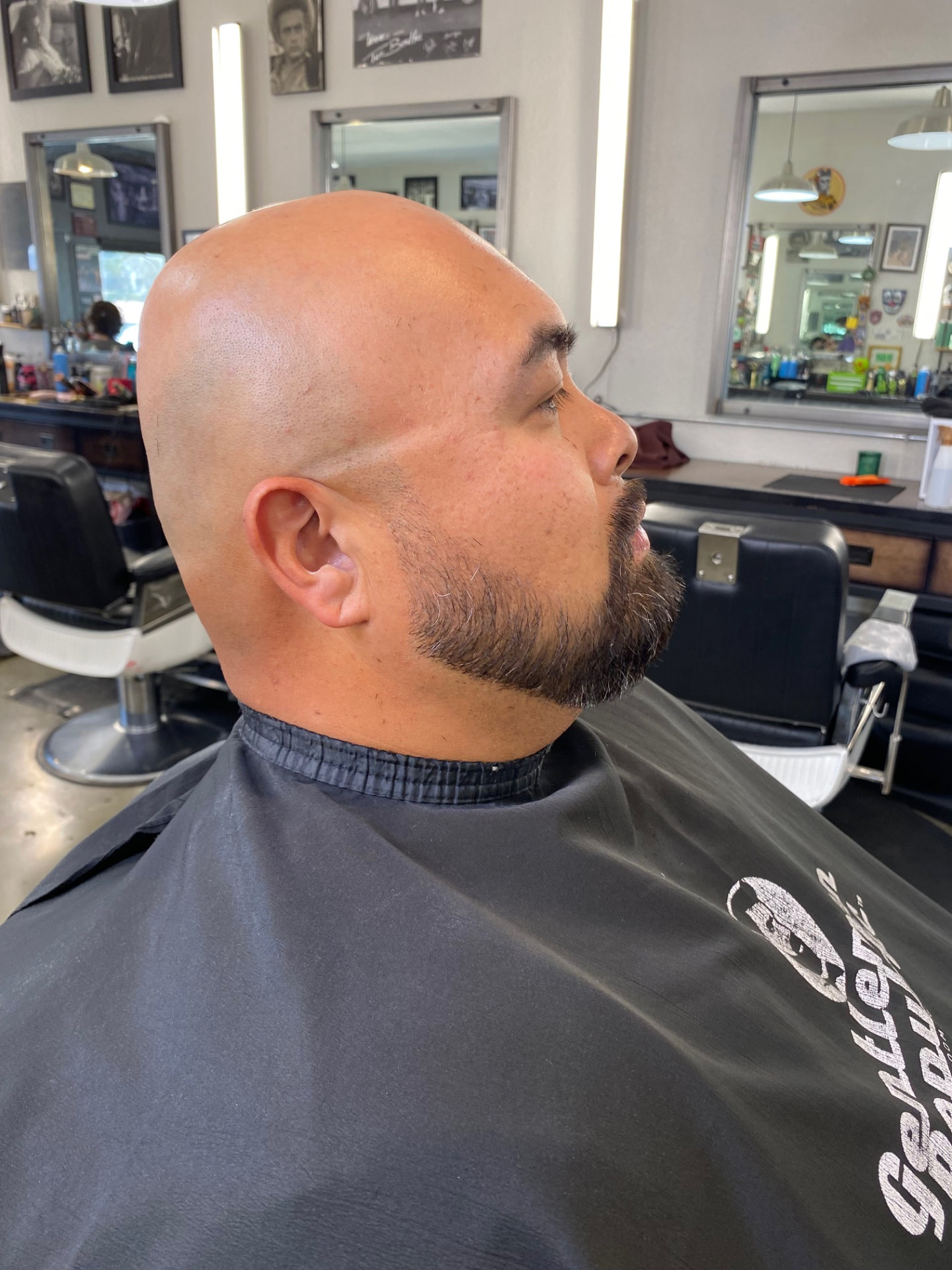 Clean beard lineup and shaping by Ruben